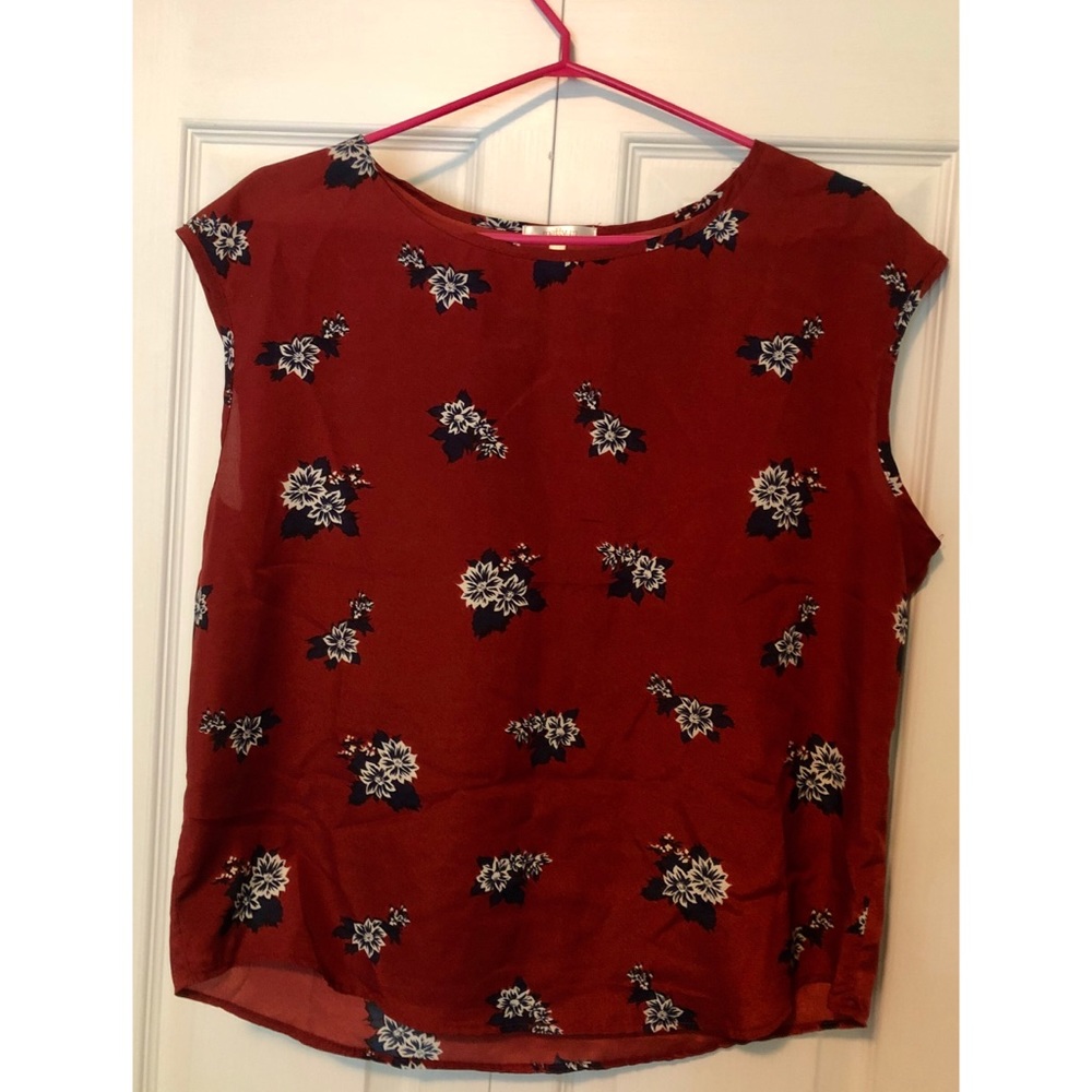 🎀 2 for $12 red floral print blouse